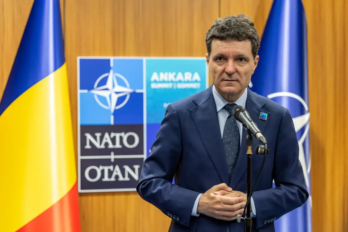 Nicușor Dan decide soarta pistolului primit de la Erdogan