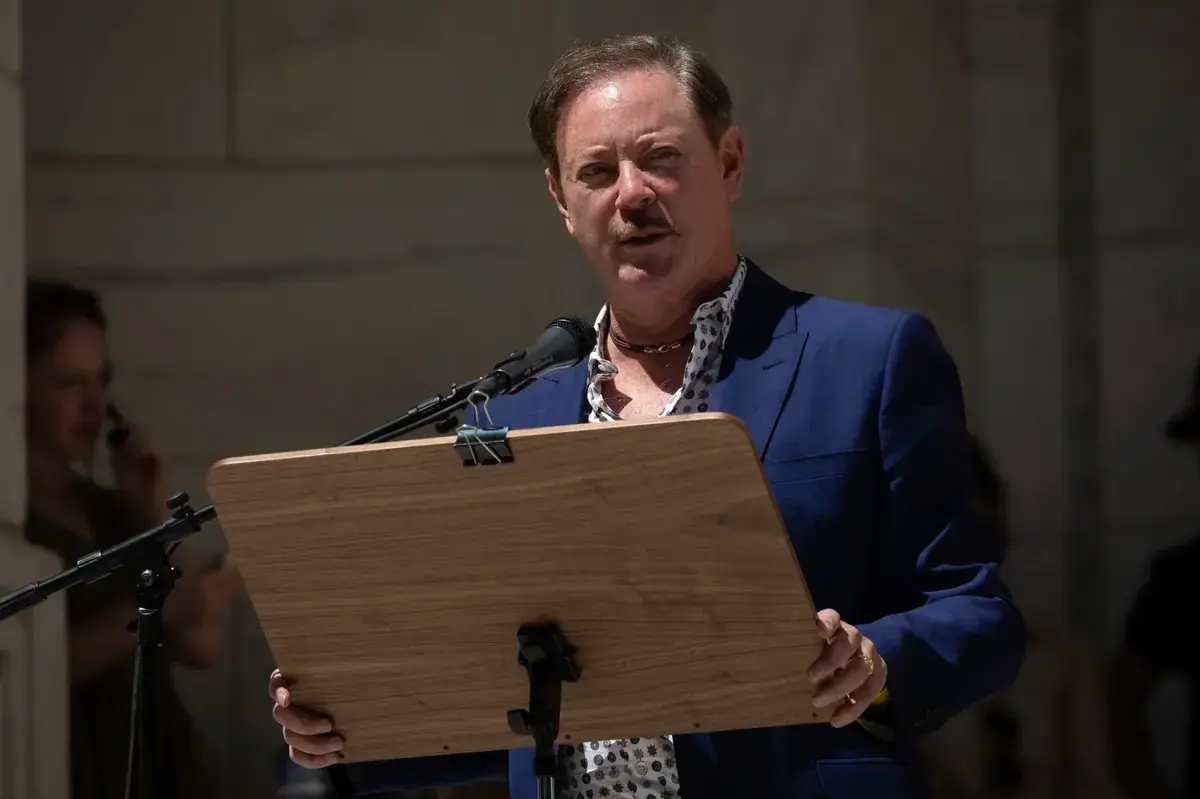 Scriitorul american Andrew Solomon obține cetățenia română