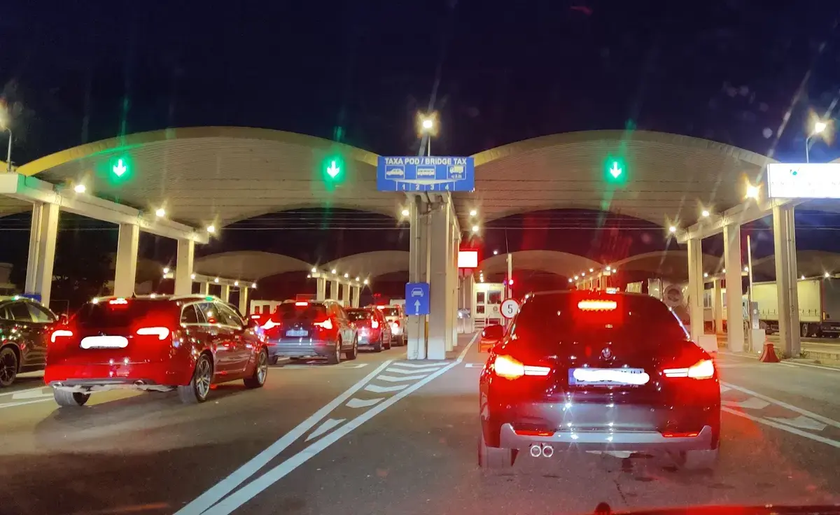 Taxa de pod Giurgiu se plătește online, fără cozi la frontieră