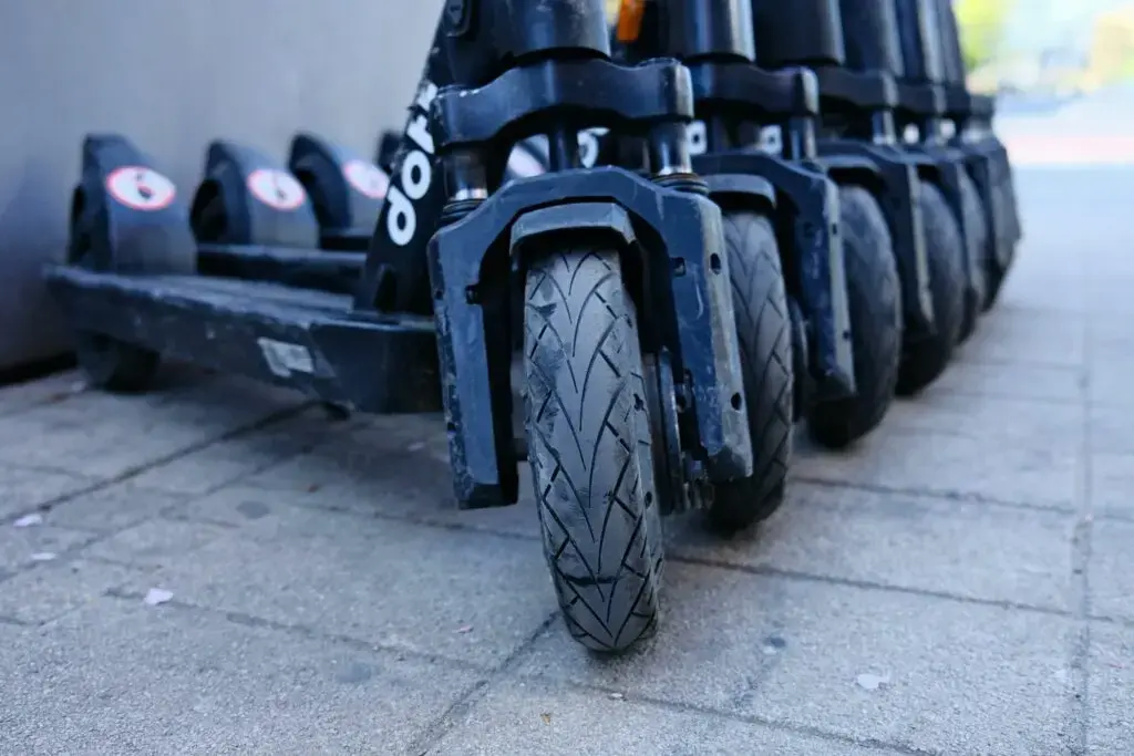 Trotinetele electrice, mai periculoase decât motocicletele