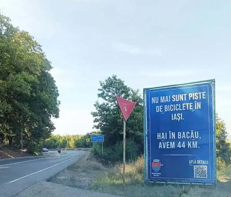 Bacău a montat bannere la intrările în Iași pentru a atrage cicliștii