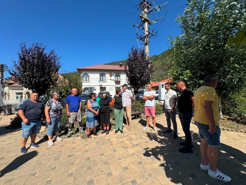 Comuna Câineni în alertă: adolescentul de 13 ani acuzat de violuri asupra bătrânelor