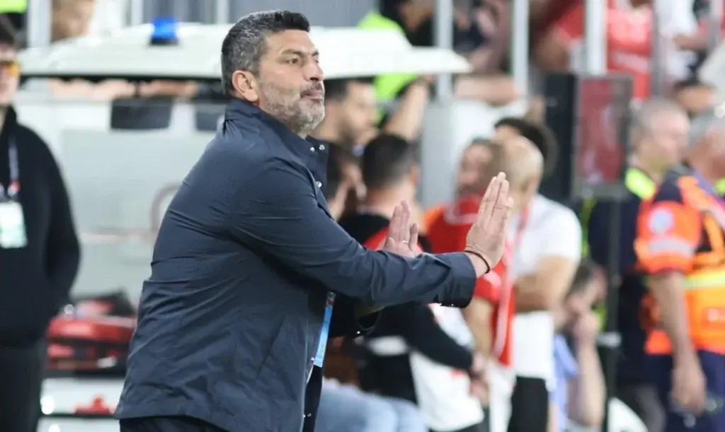 FCSB anunță schimbarea antrenorului după înfrângerea 5-0 la Craiova