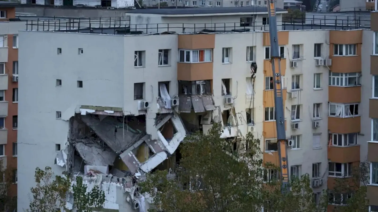 Începem să asigurăm blocul distrus din Rahova