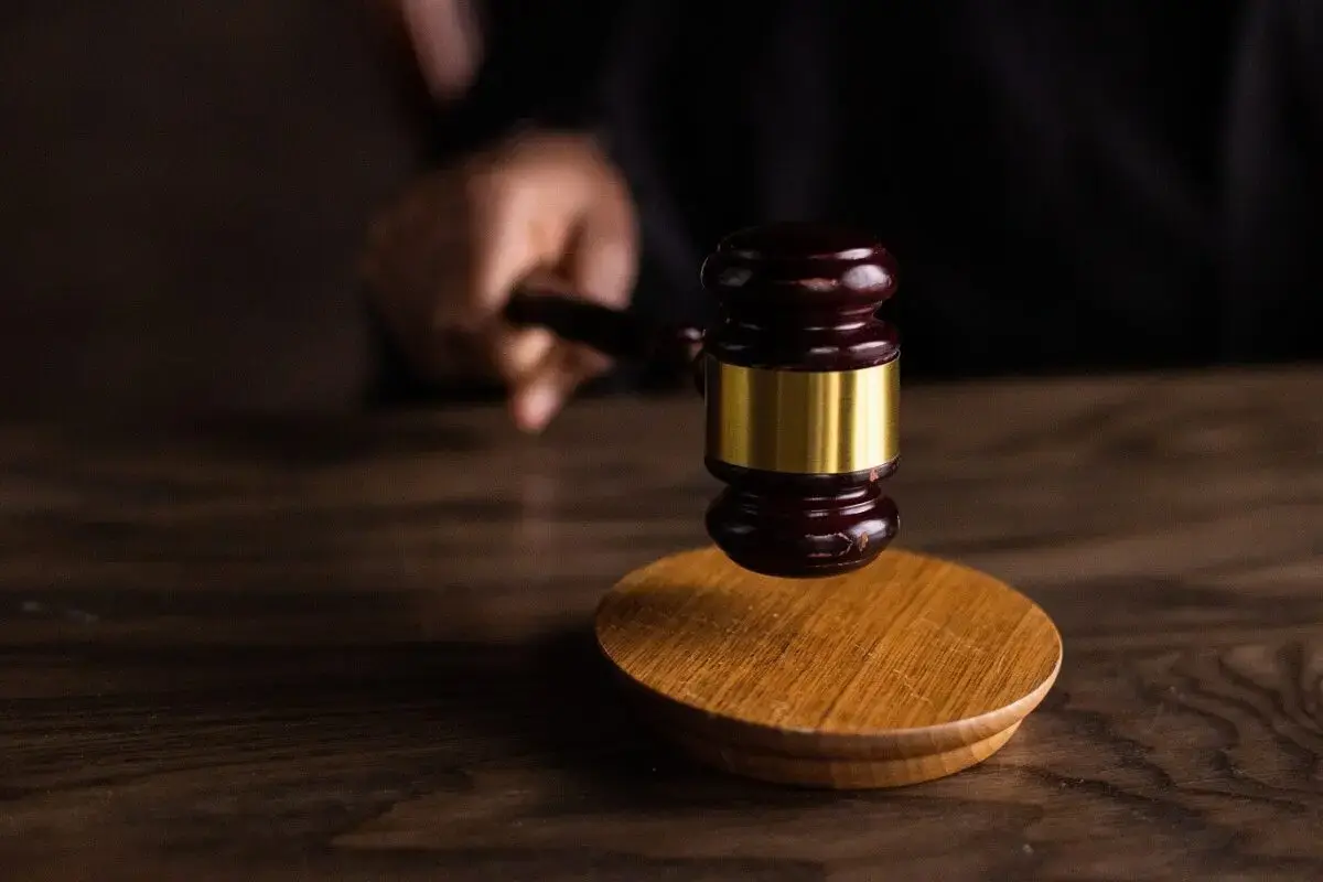 Judecătoare exclusă din magistratură pentru întârzieri massive în soluționarea cauzelor
