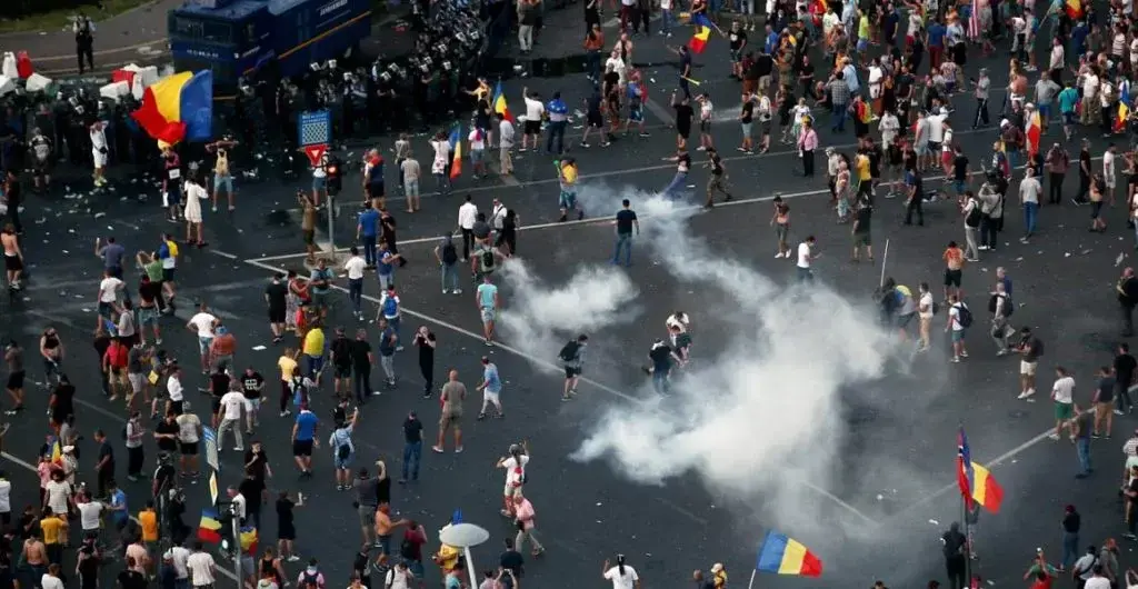 Percheziții în București și 15 județe în legătură cu incidentele violente de la Piața Victoriei