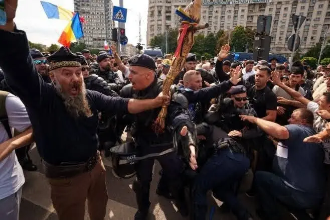 Procurorii cer arestarea preventivă pentru 10 persoane implicate în incidentele violente de la protestul fermierilor