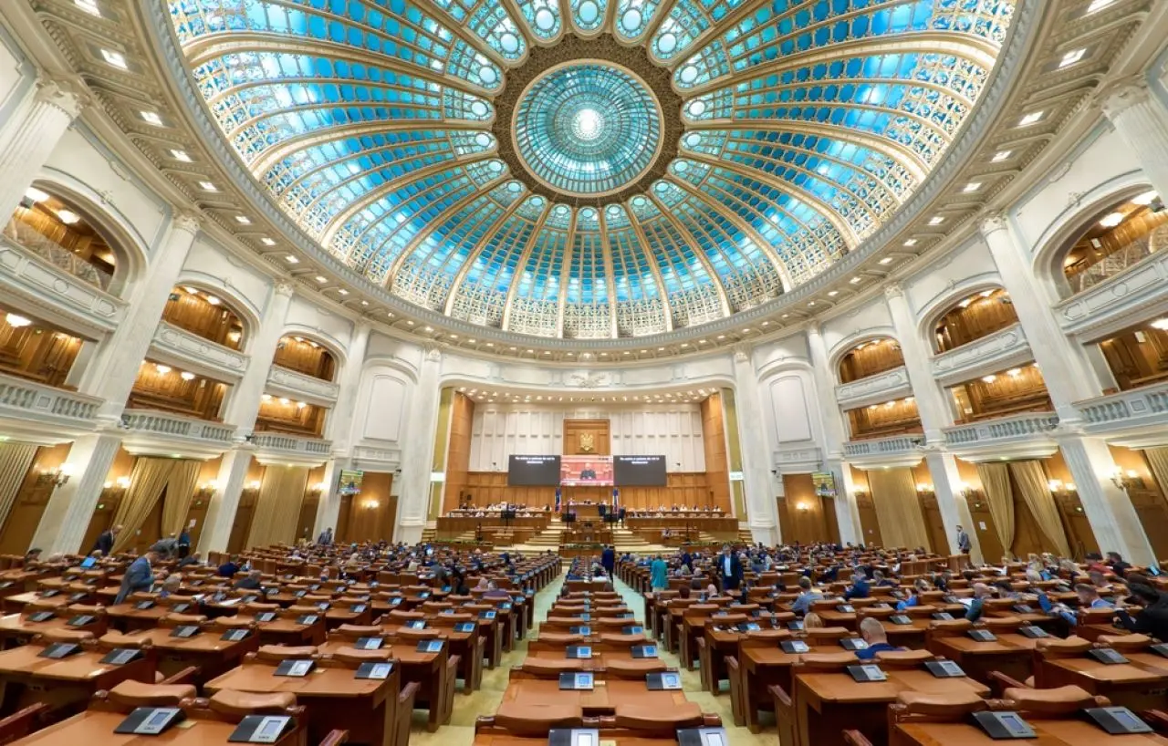 Românii, divizați în privința organizării alegerilor parlamentare anticipate